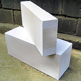 Теплоизоляция стен: ячеистый бетон.